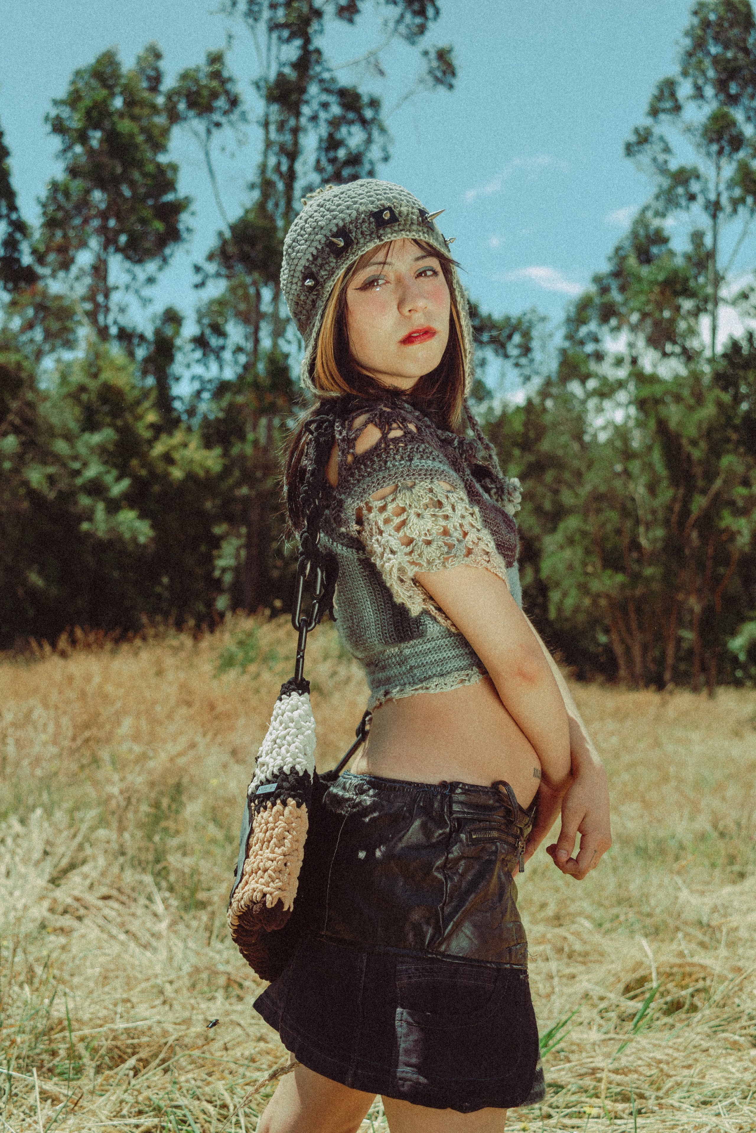 001: Aserrín Grisáceo